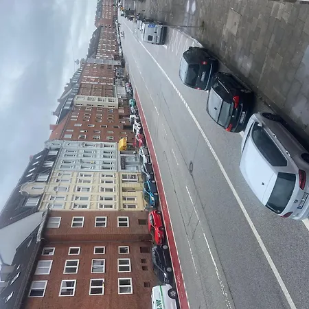 In An In The Center Of